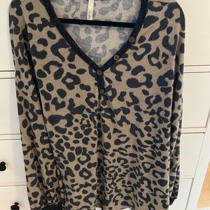 Celeste leopard Henley